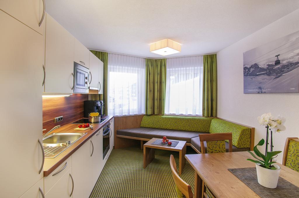 Hotel Garni Chasa Sulai Ischgl Cameră foto